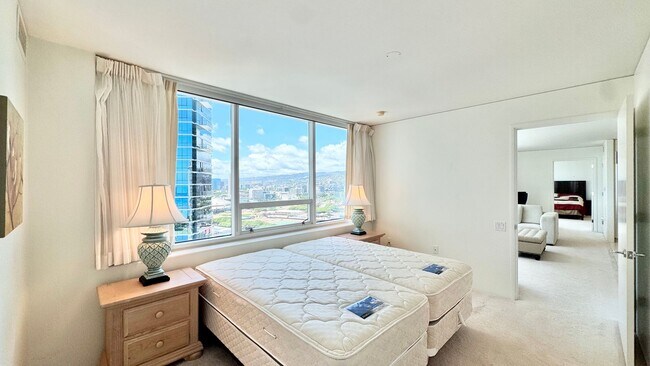 Building Photo - 2 BED/2 BATH FURNISHED UNIT AT HIGHLY DESI...