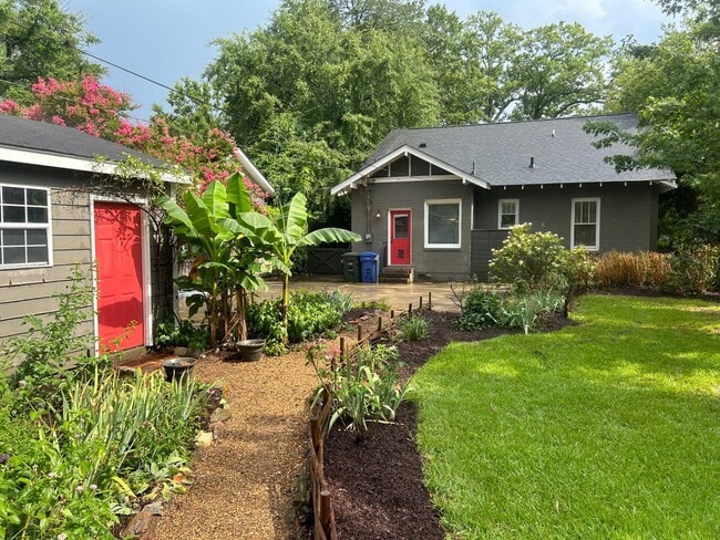 Building Photo - 2827 Wilmot Ave