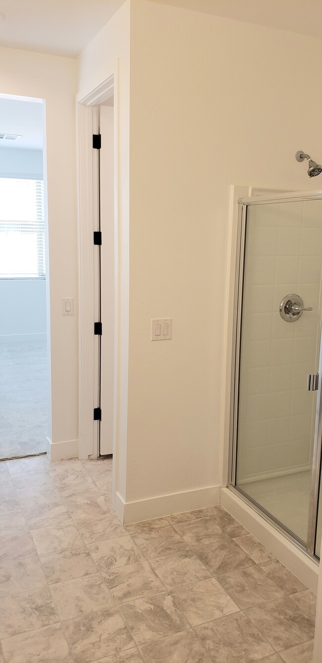 Building Photo - The 2 YEARS NEW 4 bedroom + 3 car garage r...