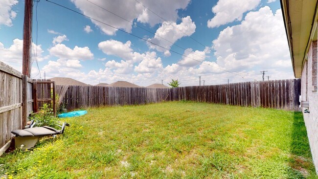 Building Photo - AMAZING DUPLEX FOR RENT CLOSE TO FORT HOOD!
