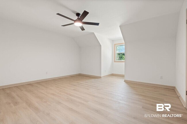 Building Photo - 167 Rolling Hill Dr