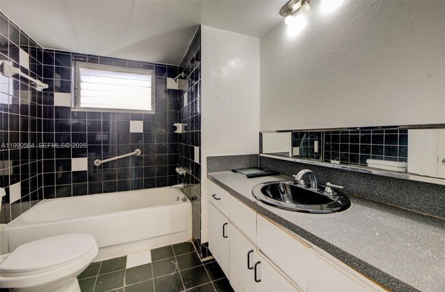 Building Photo - 1680 NE 191st St