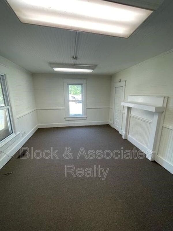 Building Photo - 207 E Pritchard St