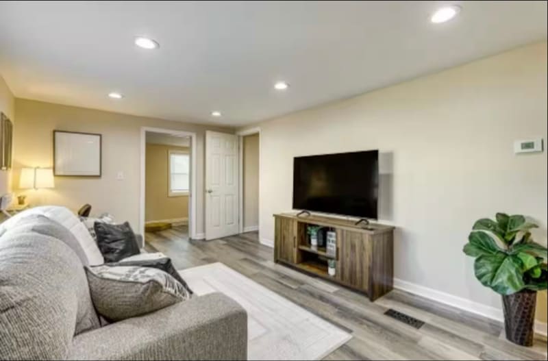 Building Photo - 1108 Valley View Ave