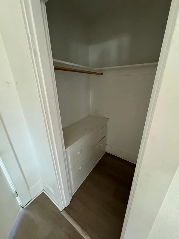 Building Photo - 225 SE Vine Ln