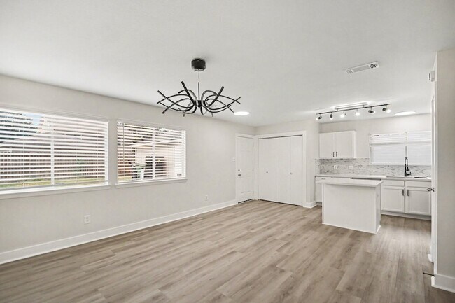 Building Photo - 431 Laurel Timbers Dr