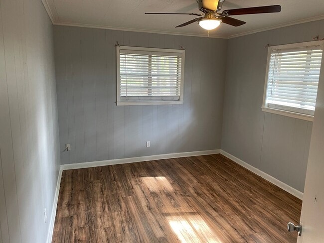 Building Photo - 1301 Manor Pl