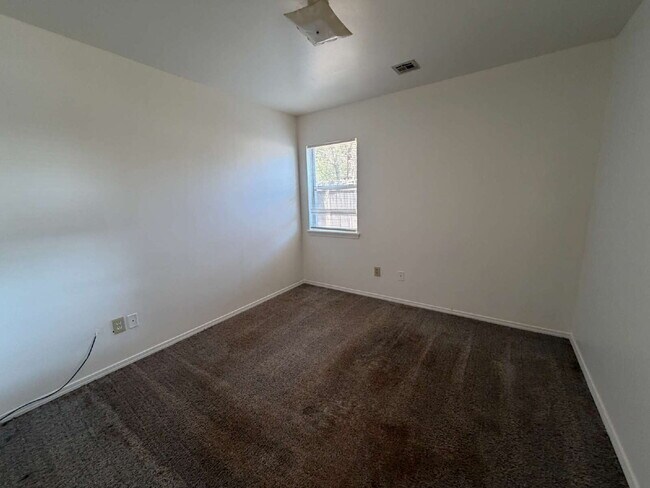 Building Photo - 2111 Pearson Dr