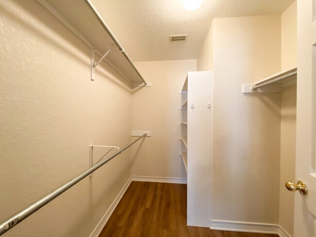 Building Photo - 1663 Lantana Cir