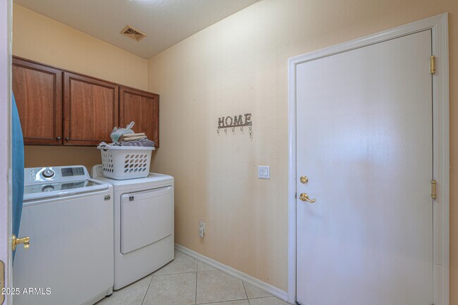 Building Photo - 1412 N Desert Willow St