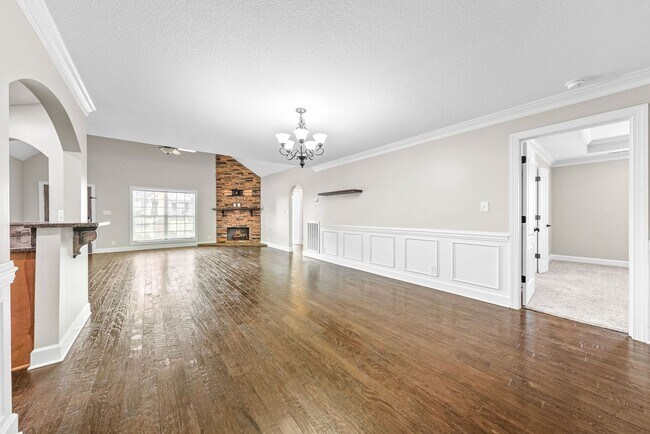 Building Photo - Pet Friendly Three Bedroom with Bonus!