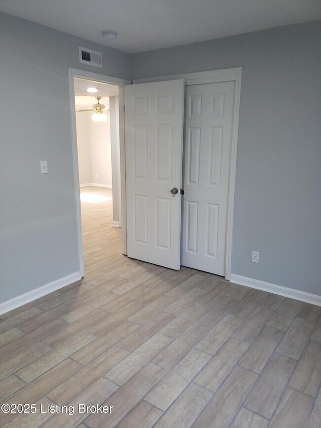 Building Photo - 102 E Florence Ave