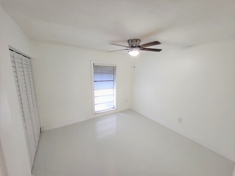 Building Photo - 17160 SW 94th Ave