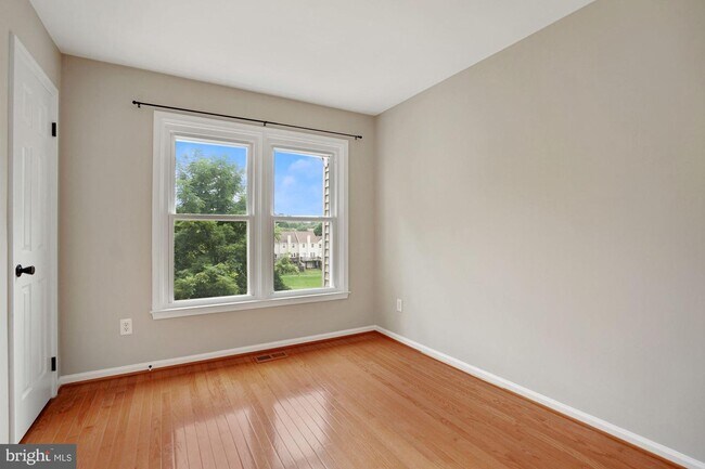 Building Photo - 5136 Glen Meadow Dr
