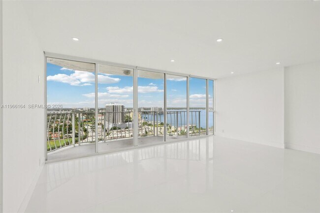 Building Photo - 7601 E Treasure Dr