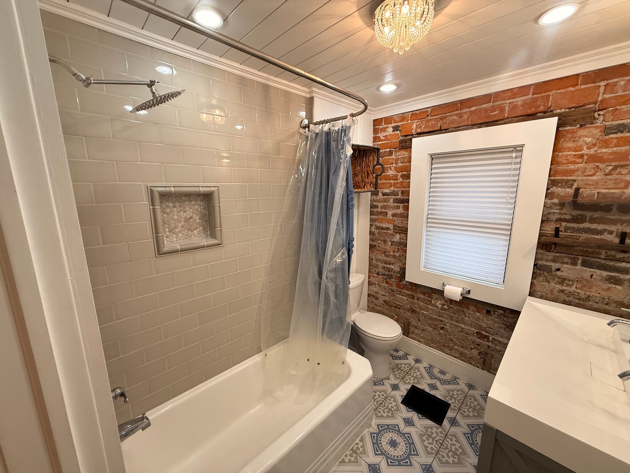 Building Photo - 675 Linwood Ave