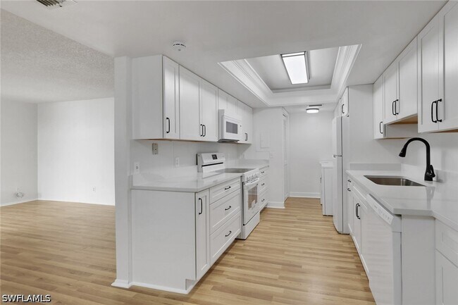 Building Photo - 3615 Boca Ciega Dr