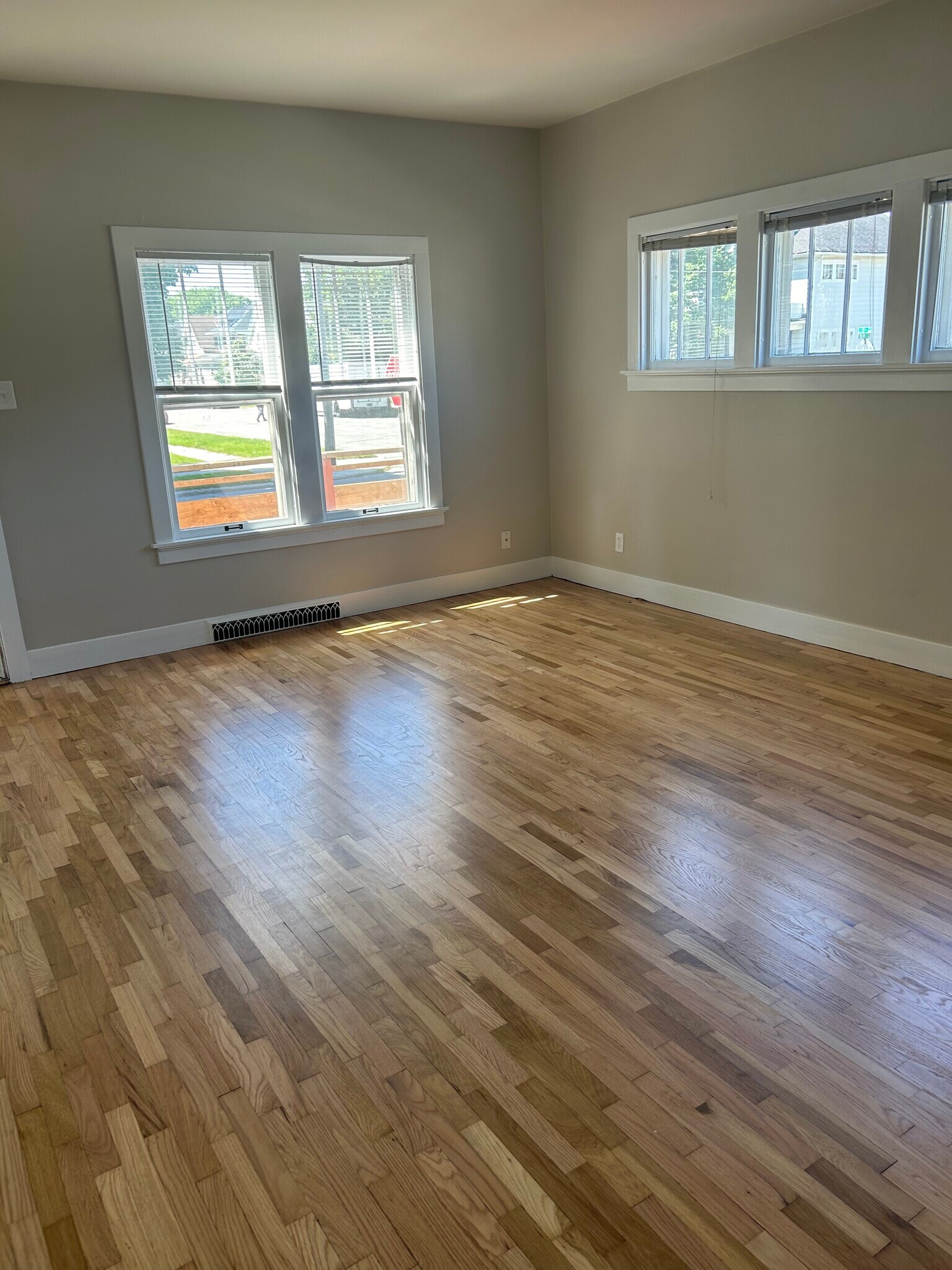 Building Photo - 1034 Bluff Ave