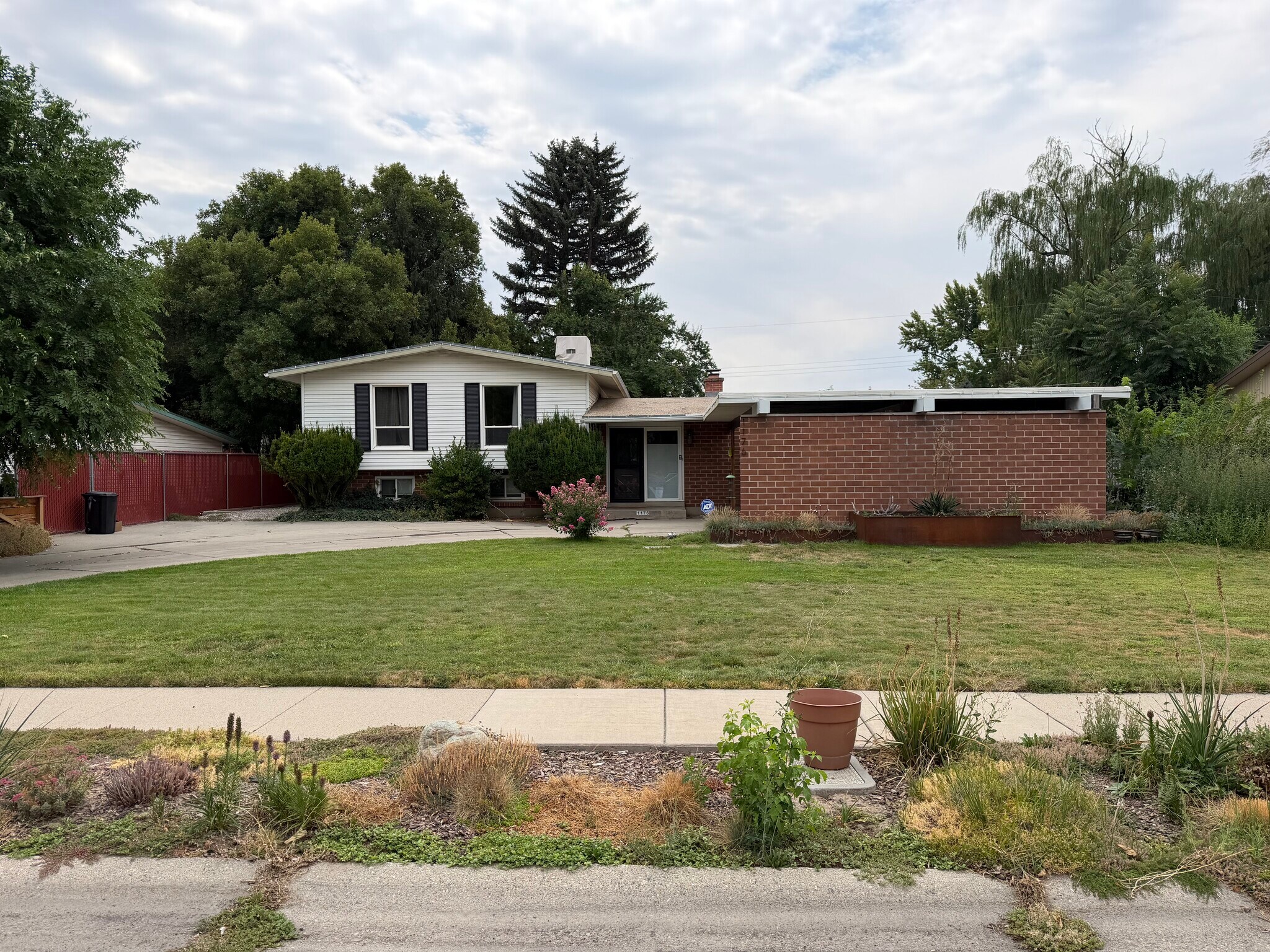 Building Photo - 1176 E 5840 S
