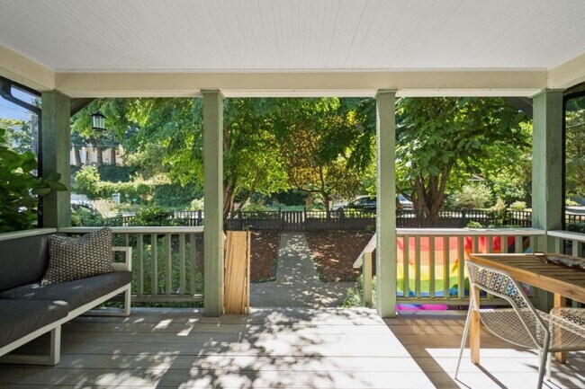 Building Photo - 3 bedroom in Seattle WA 98108