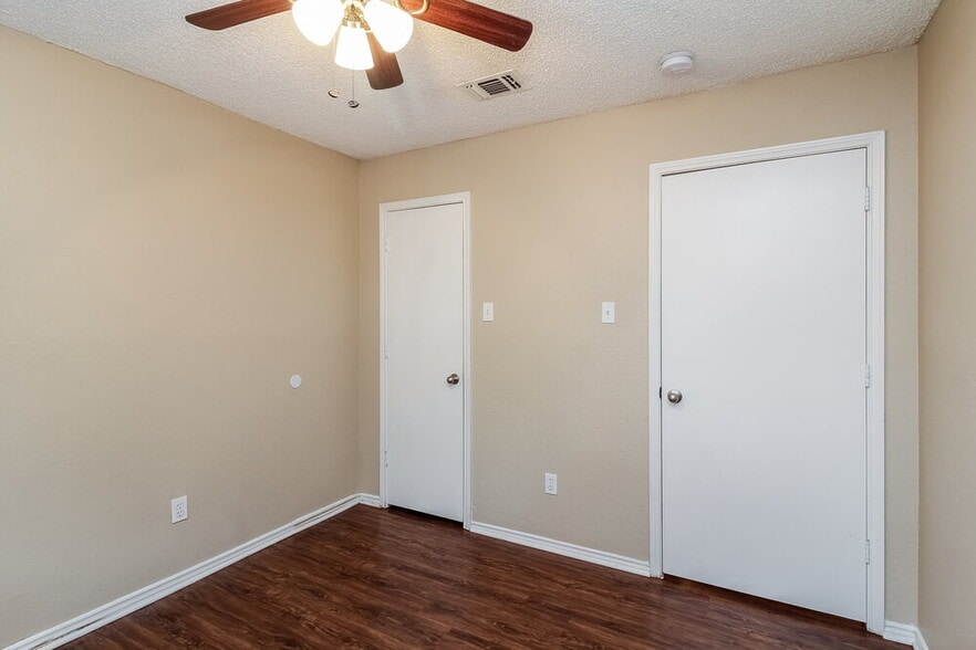 Building Photo - 405 Lemon Dr