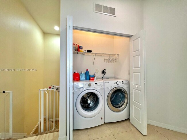 Building Photo - 649 NE 191st St