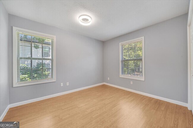 Building Photo - 3599 Woodbriar Cir