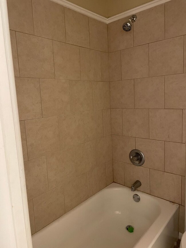 Building Photo - 3/2/2 plus bonus room WOISD