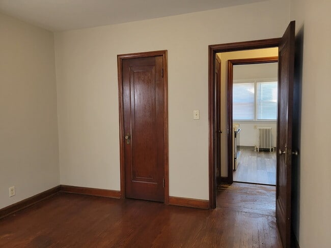 Building Photo - Spacious 2-Bedroom Apartment Downtown  Appleton