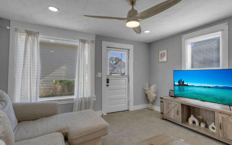 Building Photo - 1011 19th Ave