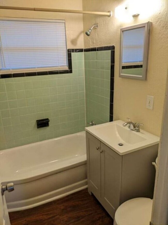 Building Photo - 2/1/ home in St. Pete