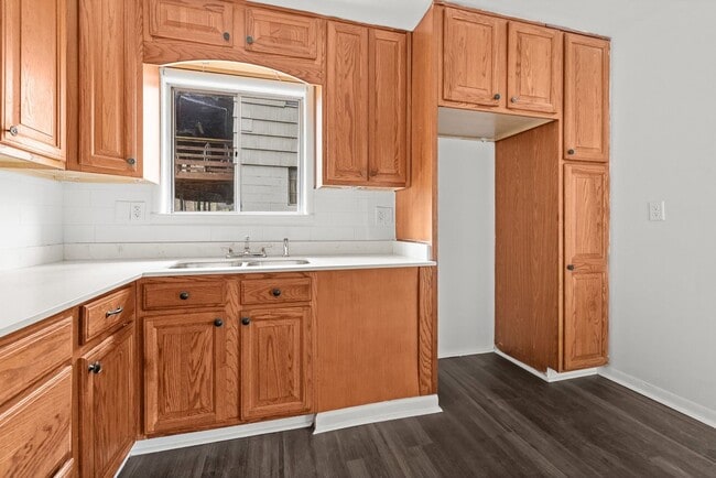 Building Photo - Newly Renovated 4 Bedroom, 2 Bath Home