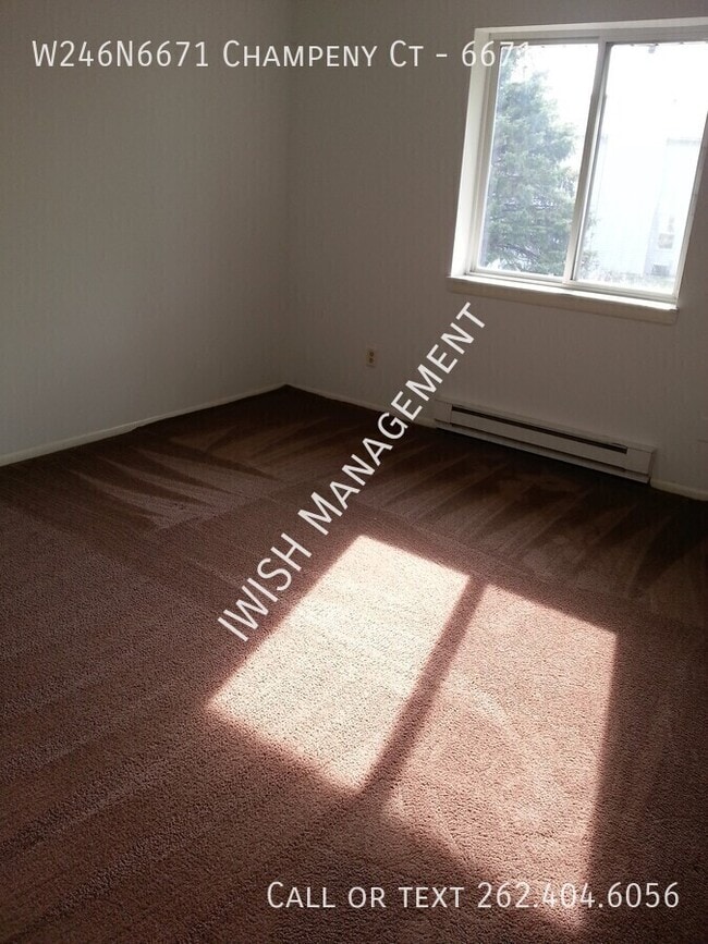 Building Photo - W246N6671 Champeny Ct