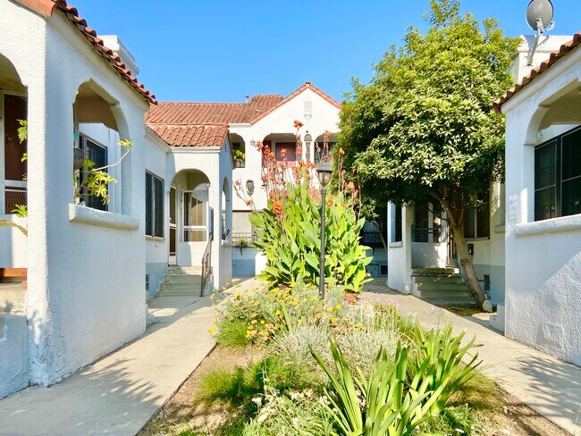 Building Photo - 840 N Alta Vista Blvd