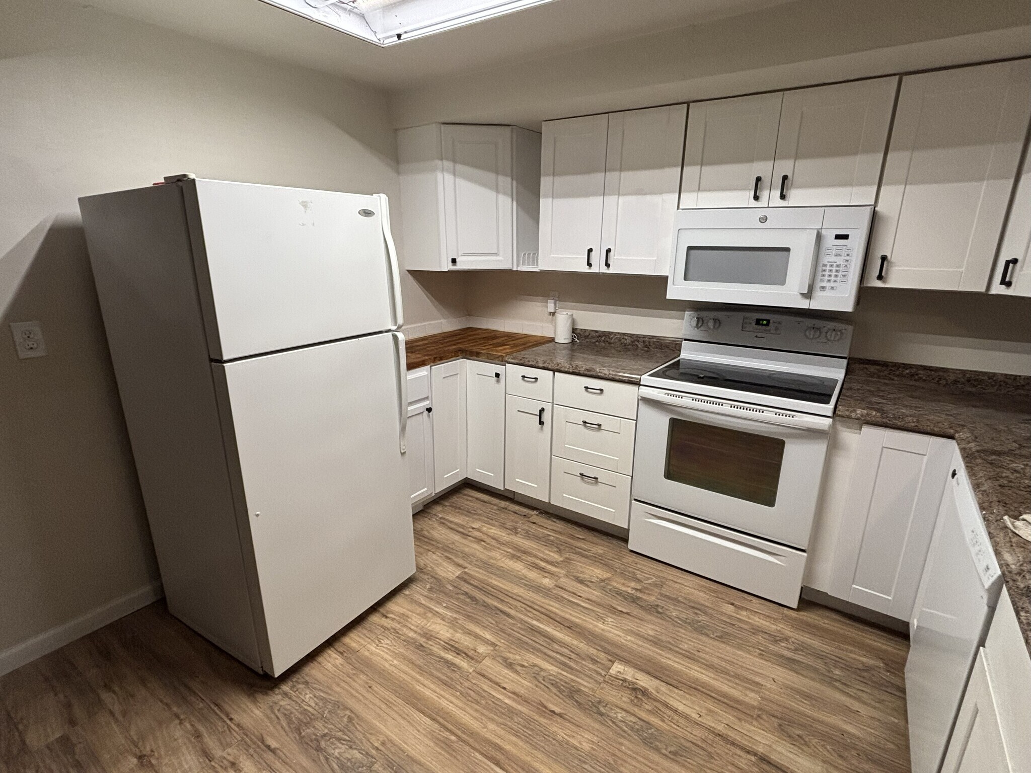 Building Photo - 1137 NW Dixon St