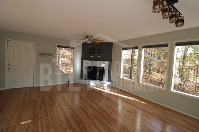 Building Photo - Peaceful 2-Bedroom Home Near Branson, MO – Reeds Spring School District