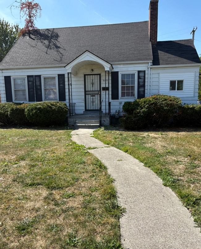 Primary Photo - 5115 Farmbrook St