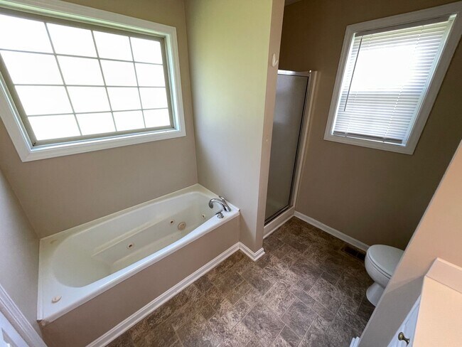 Building Photo - Fantastic Home in Shelbyville!