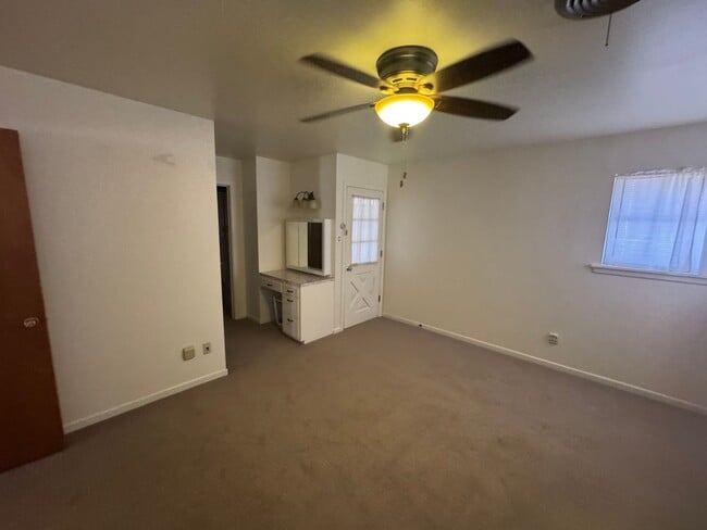 Building Photo - 550 E N 19th St