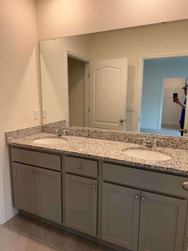 Building Photo - 2642 Angel Falls Dr