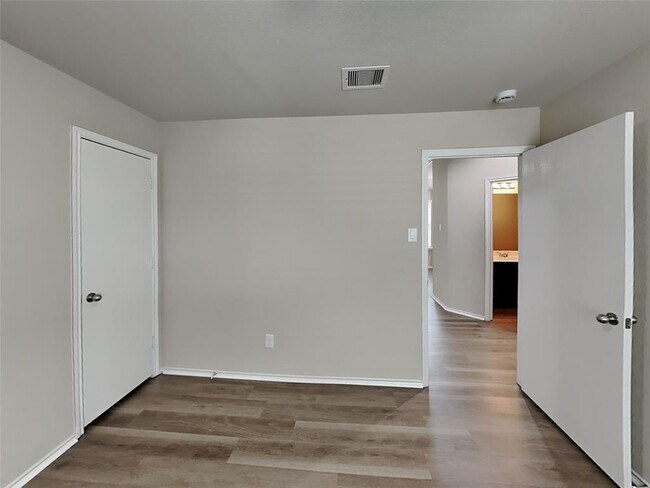 Building Photo - 7335 Winter Song Dr