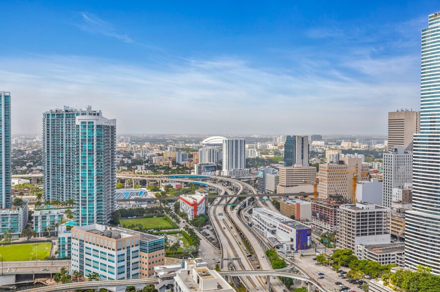 Building Photo - 200 Biscayne Boulevard Way