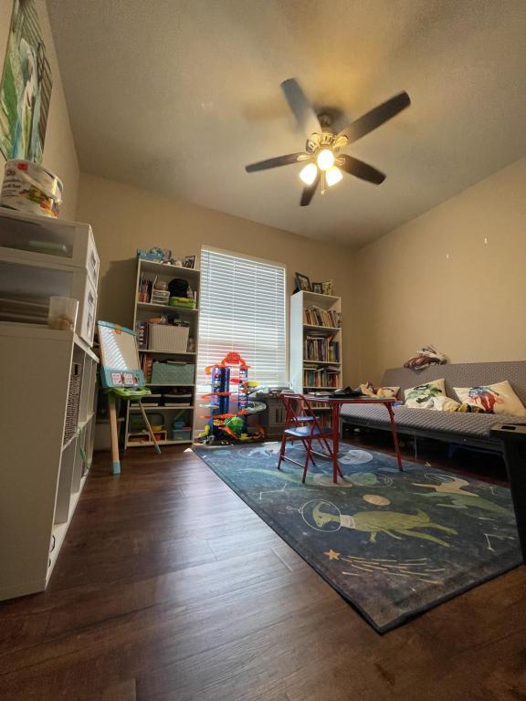 Building Photo - 5812 Blackstone Dr