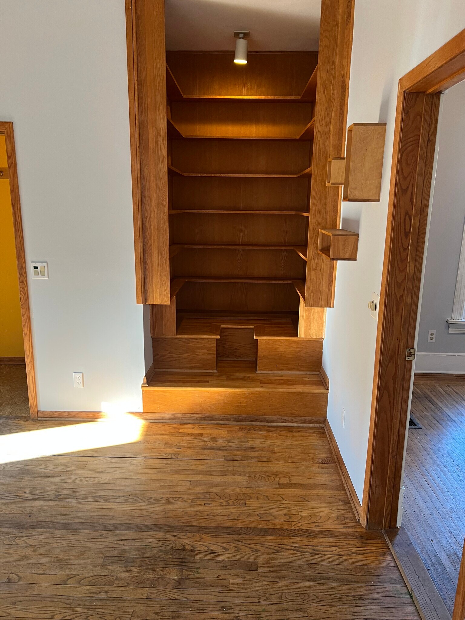 Building Photo - 114 Bedford St SE