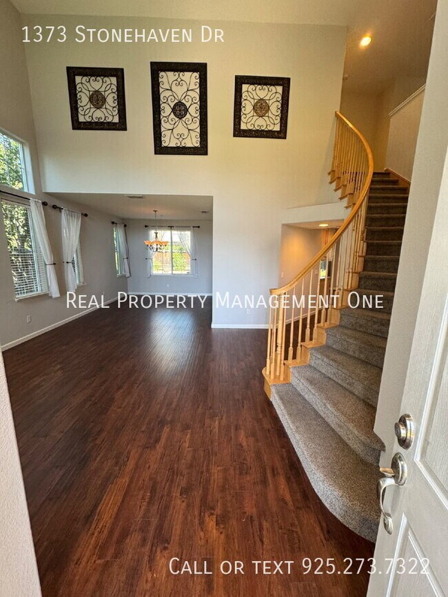 Building Photo - 1373 Stonehaven Dr