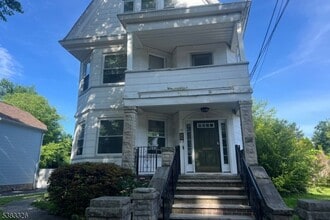 Building Photo - 19 Spring St