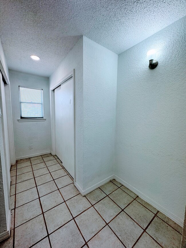 Building Photo - 139 Clairemont Rd