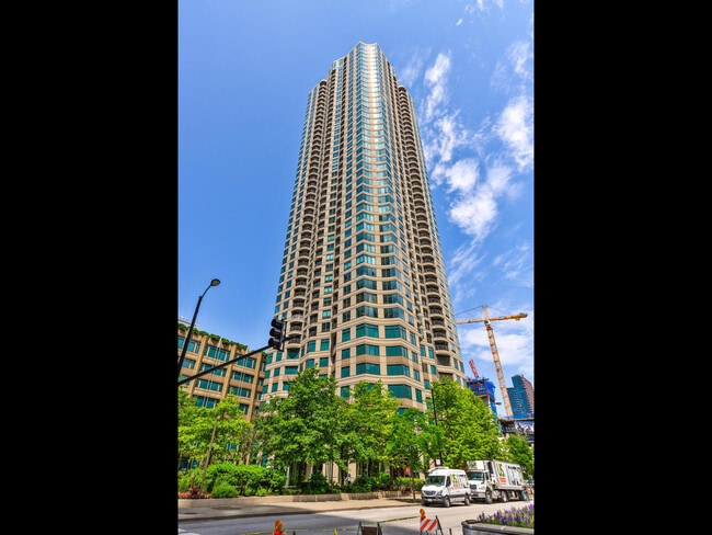 Primary Photo - 400 N La Salle Dr