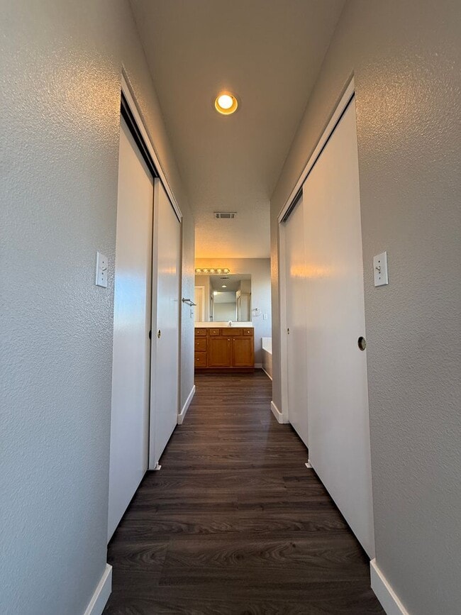 Building Photo - Beautiful River Oaks Large Two Story Home With Three Car Garage