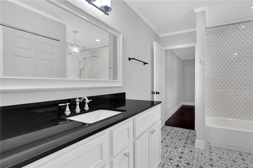 Building Photo - 1104 Pine Heights Dr NE